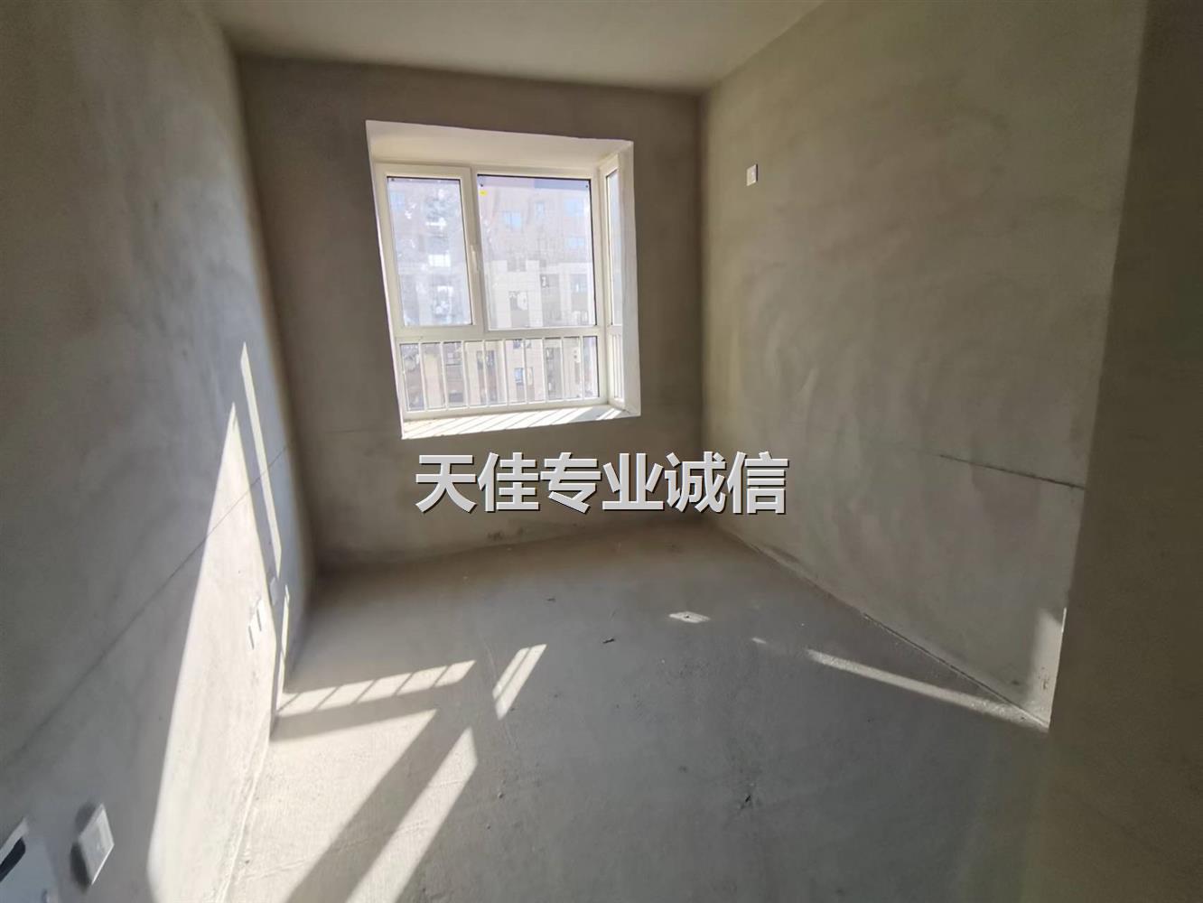 捡漏房，润通新时代，西边户，四室两厅两卫，四叶草户型，送储藏室，只需38万_鄄城天佳房产